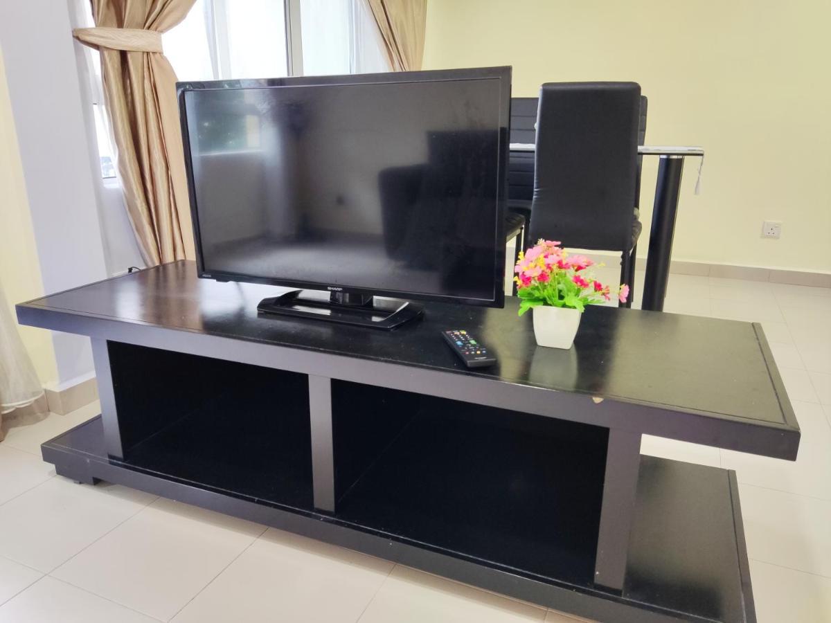 Jojo Homestay Tiara Residence Десару Екстер'єр фото